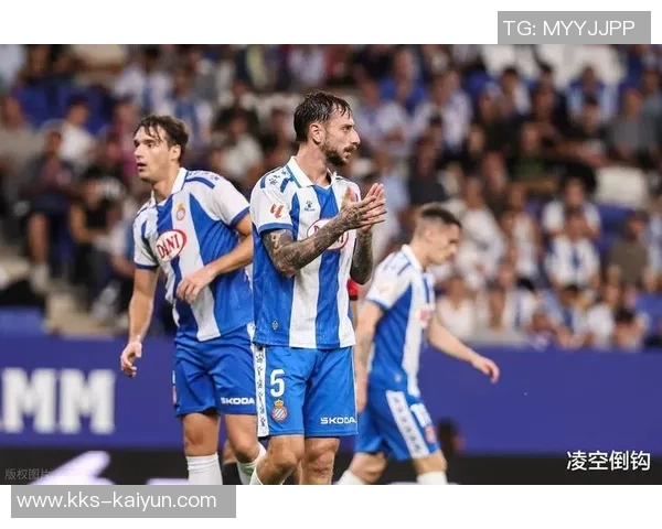 世体:埃尔切球迷对西人时喊要霍安-加西亚的头,被西甲举报 世体:埃尔切球迷对西人时喊要霍安-加西亚的头,被西甲举报