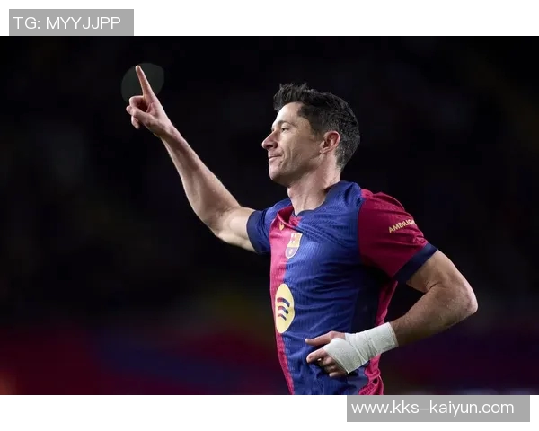 波兰主帅:莱万封堵了很多给德容的传球,防守工作值得肯定