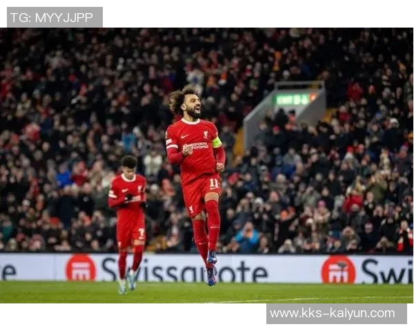 英超战火再燃：曼联三连胜跃升前四，利物浦四连败陷入泥淖，蓝军逆转崛起引发热议