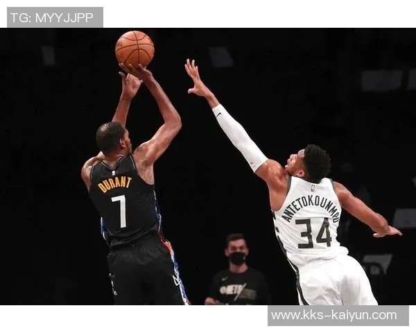 西媒：莱万很快公布自己未来的打算，是否续约不完全取决于他