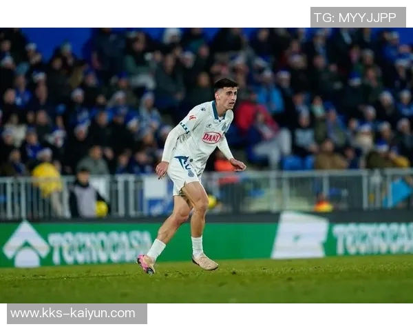 西班牙人vs比利亚雷亚尔：卡夫雷拉、多兰首发，帕尔特伊、赫拉德-莫雷诺出战