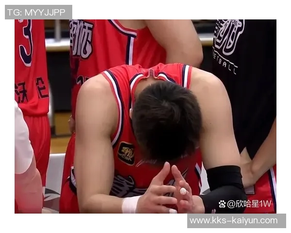 郭艾伦意外摔倒震惊全场，赛后诊断为脑震荡引发关注